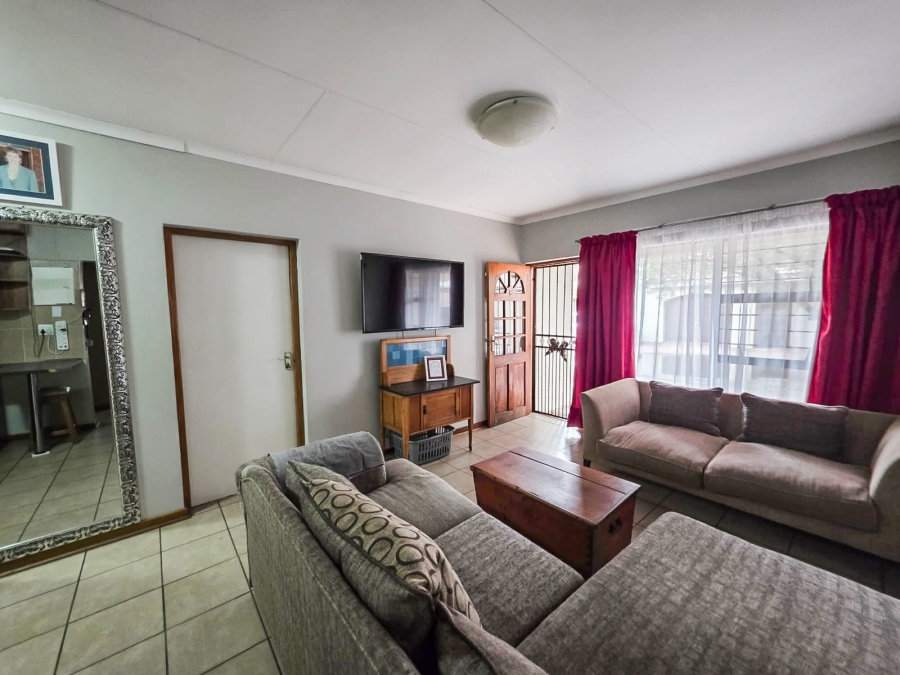 3 Bedroom Property for Sale in Kannoniers Park North West